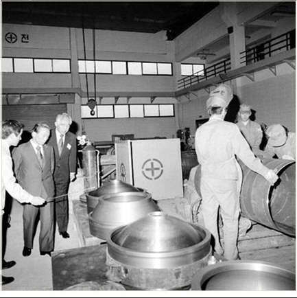 1978년 박정희 대통령이 대덕연구단지를 시찰하고 있다. 사진=국가기록원 제공